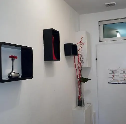 Vibrant Red I Contactless Check-in Διαμέρισμα